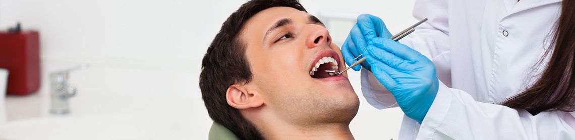 clinica-odontologica-aragon-gracia-hombre-en-tratamiento